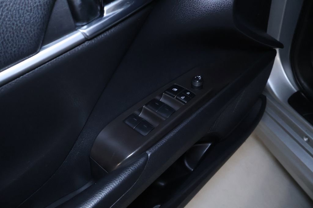 Used 2023 Toyota Camry SE image 11