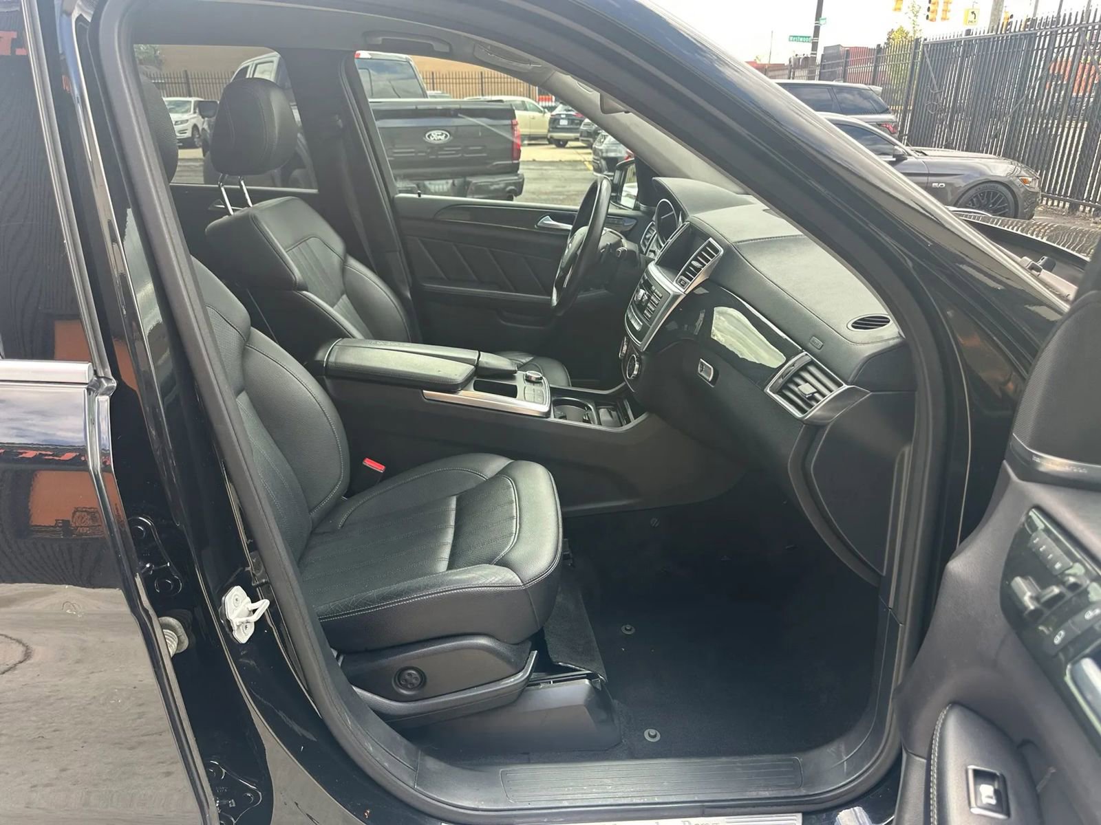 Used 2016 Mercedes-Benz GL 450 4MATIC image 14