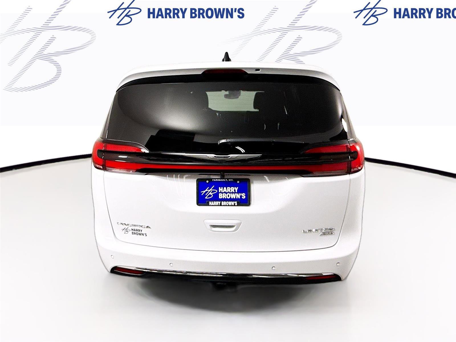 New 2026 Chrysler Pacifica Limited w/ Trailer Tow Group image 33