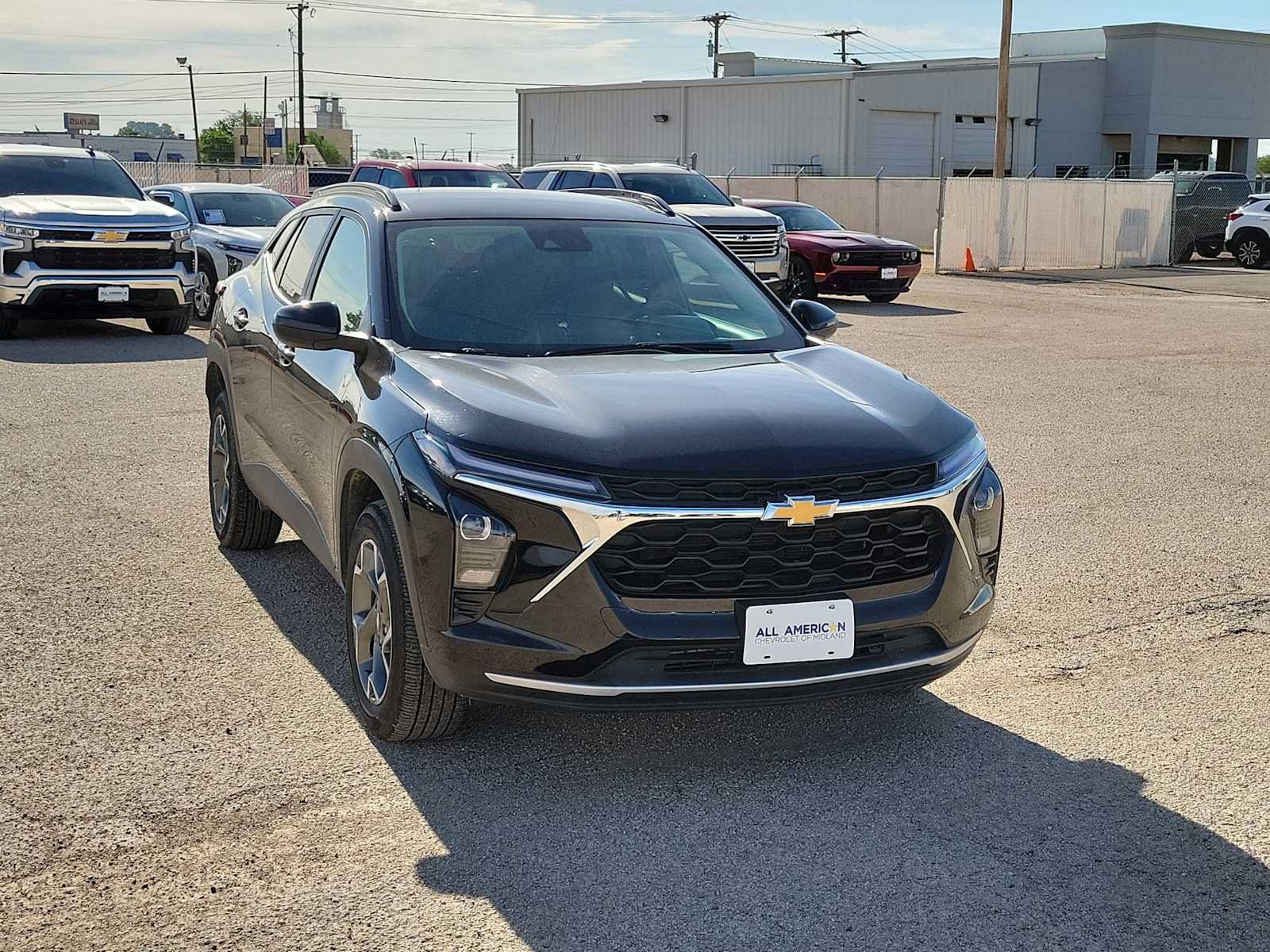 Used 2025 Chevrolet Trax LT FWD image 2