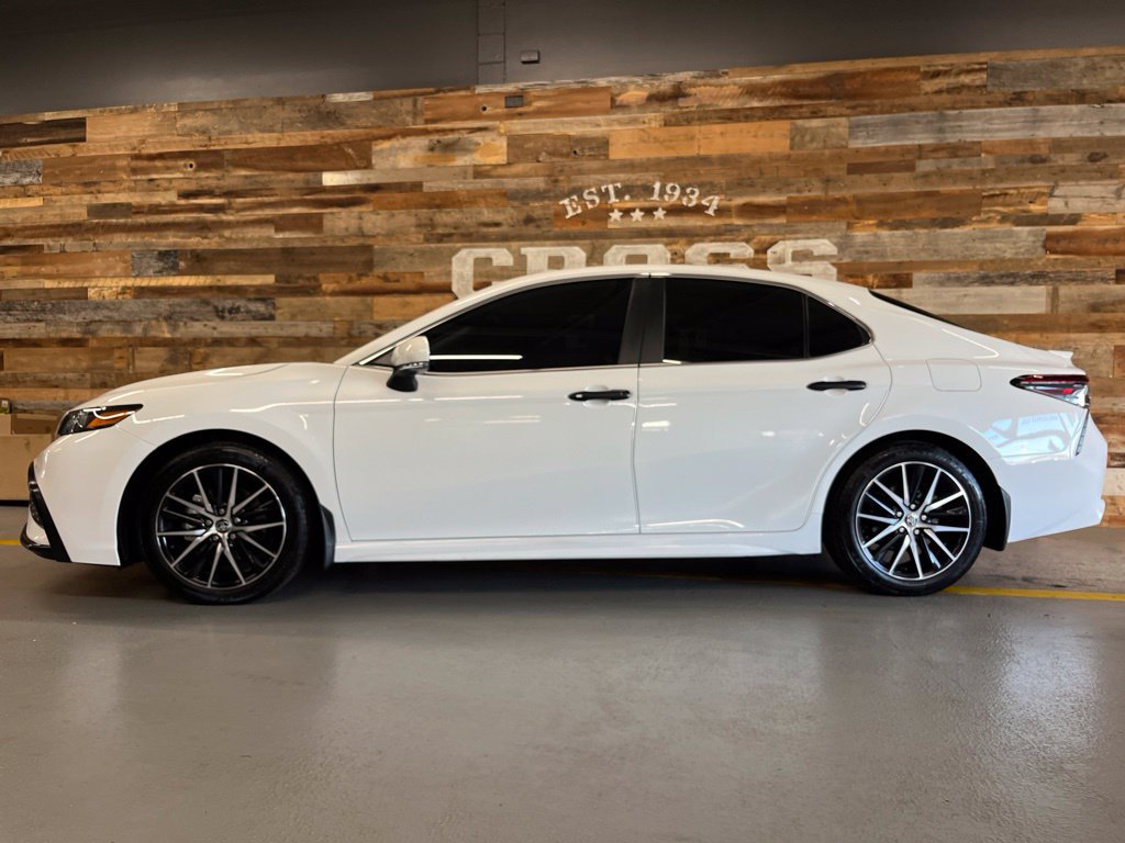 Used 2023 Toyota Camry SE w/ Audio Upgrade Package FWD image 17