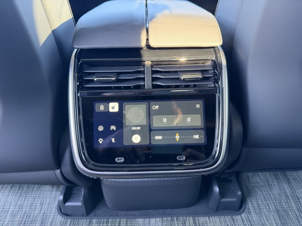 Used 2025 Rivian R1T Adventure image 33