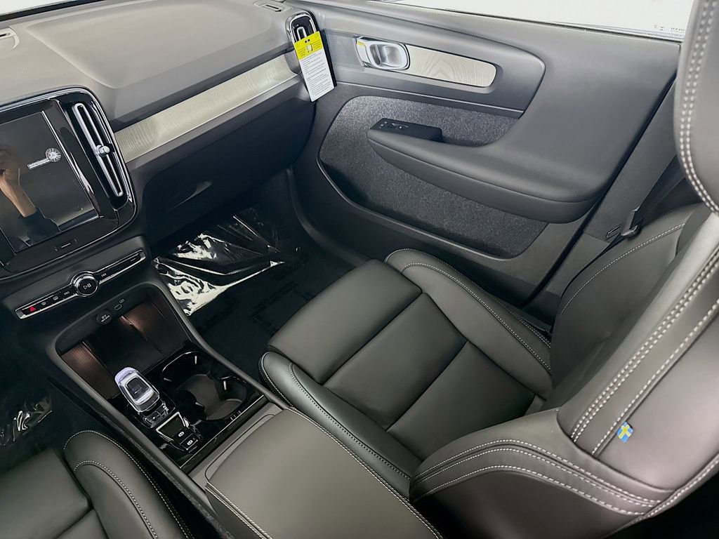 New 2026 Volvo XC40 B4 Plus w/ Protection Package image 24