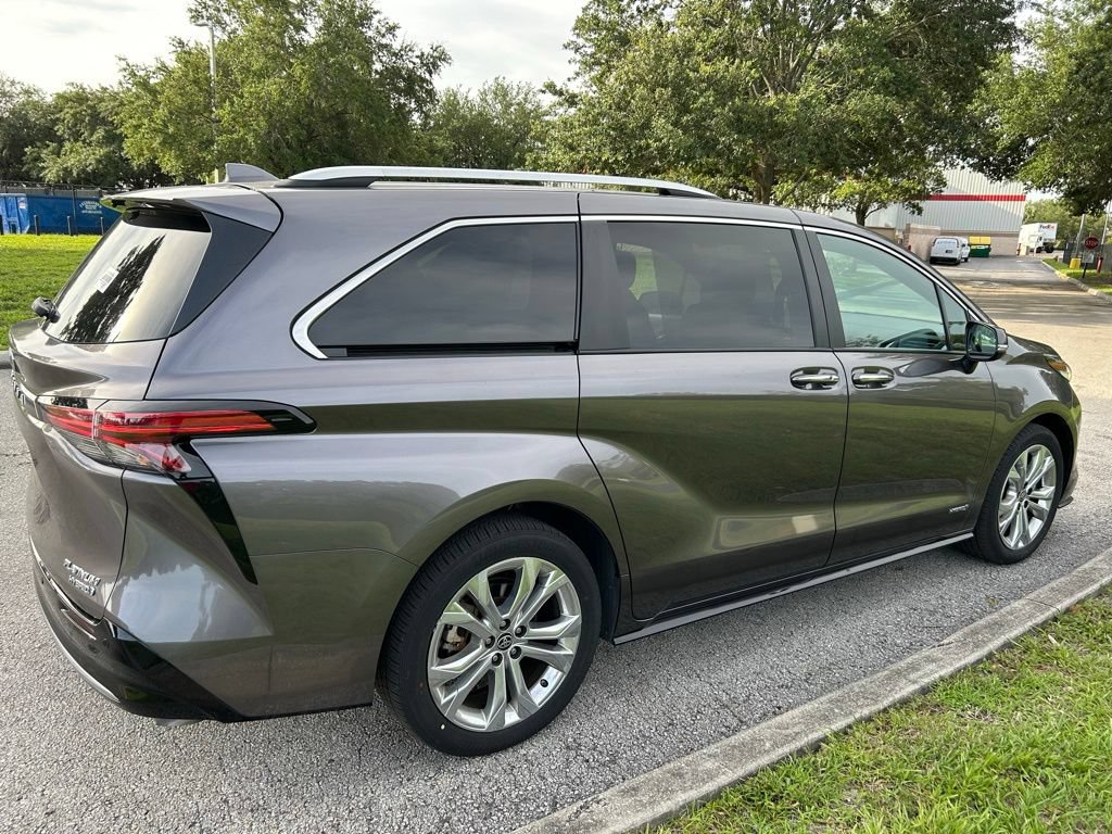 Certified 2021 Toyota Sienna Platinum FWD image 6