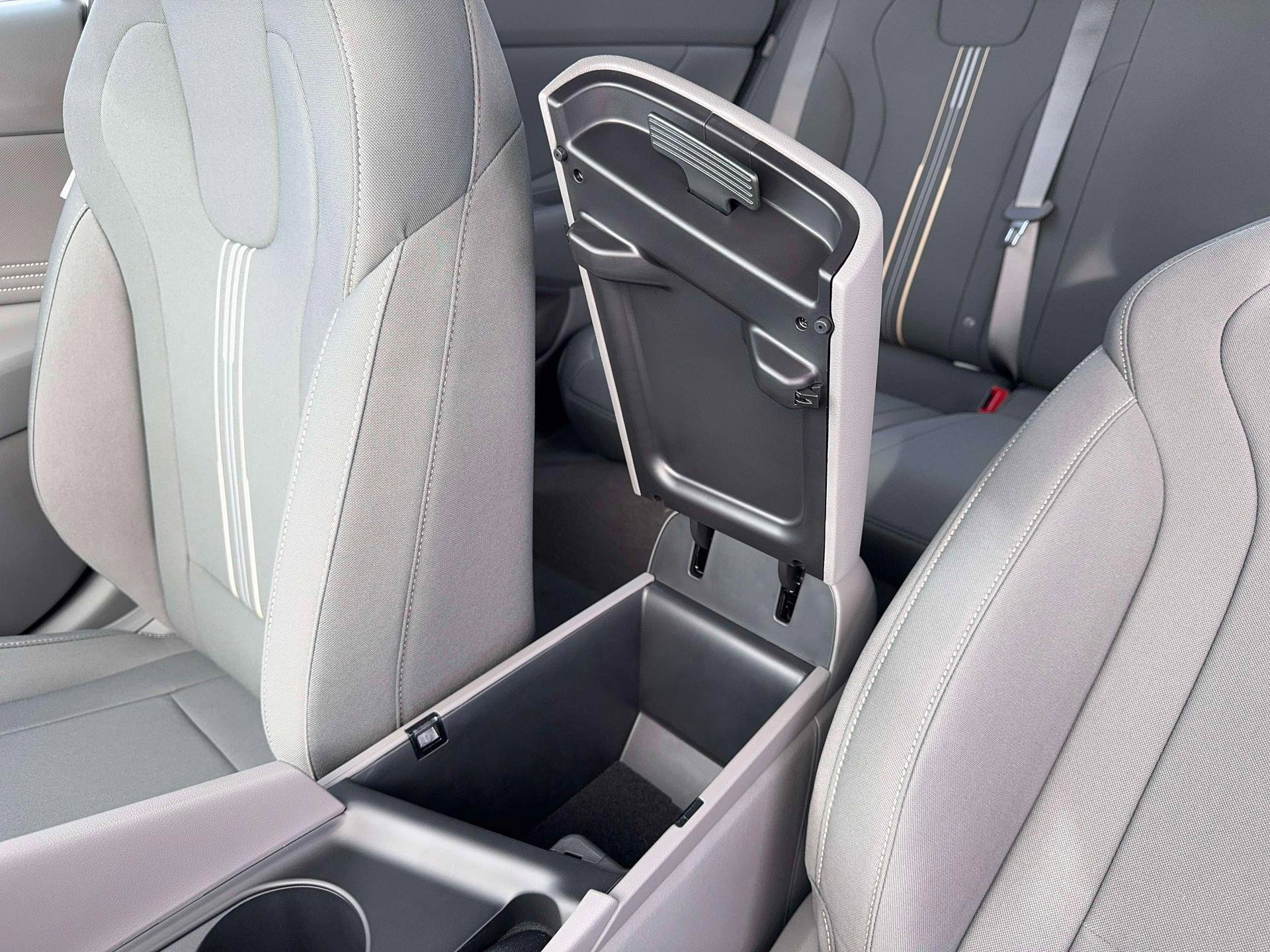 New 2026 Hyundai Elantra Sport FWD image 18