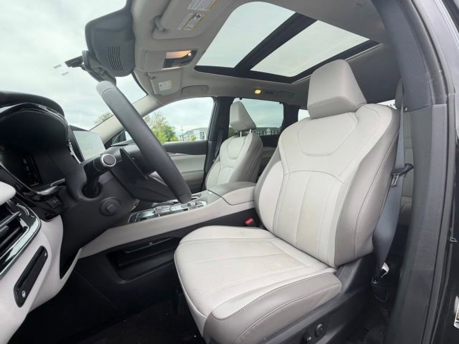 Certified 2026 INFINITI QX60 Luxe w/ Cargo Package AWD/4WD image 18