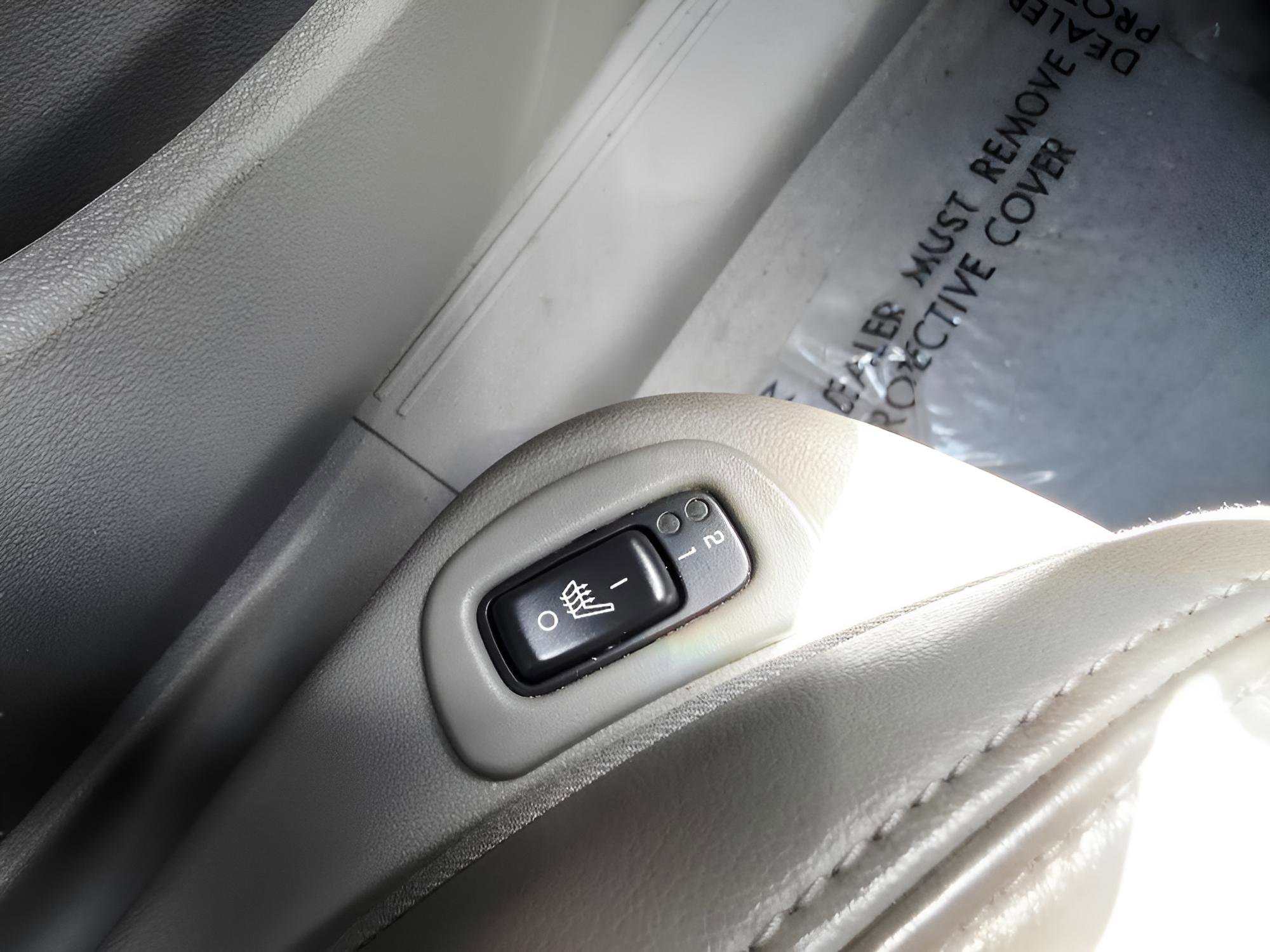 Used 2008 Saturn Aura XR w/ Premium Trim Package image 32