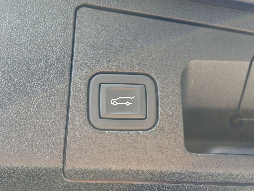 Certified 2023 Cadillac XT4 Premium Luxury FWD image 12