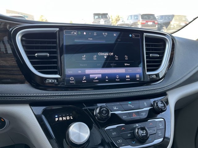 Used 2023 Chrysler Pacifica Limited image 43