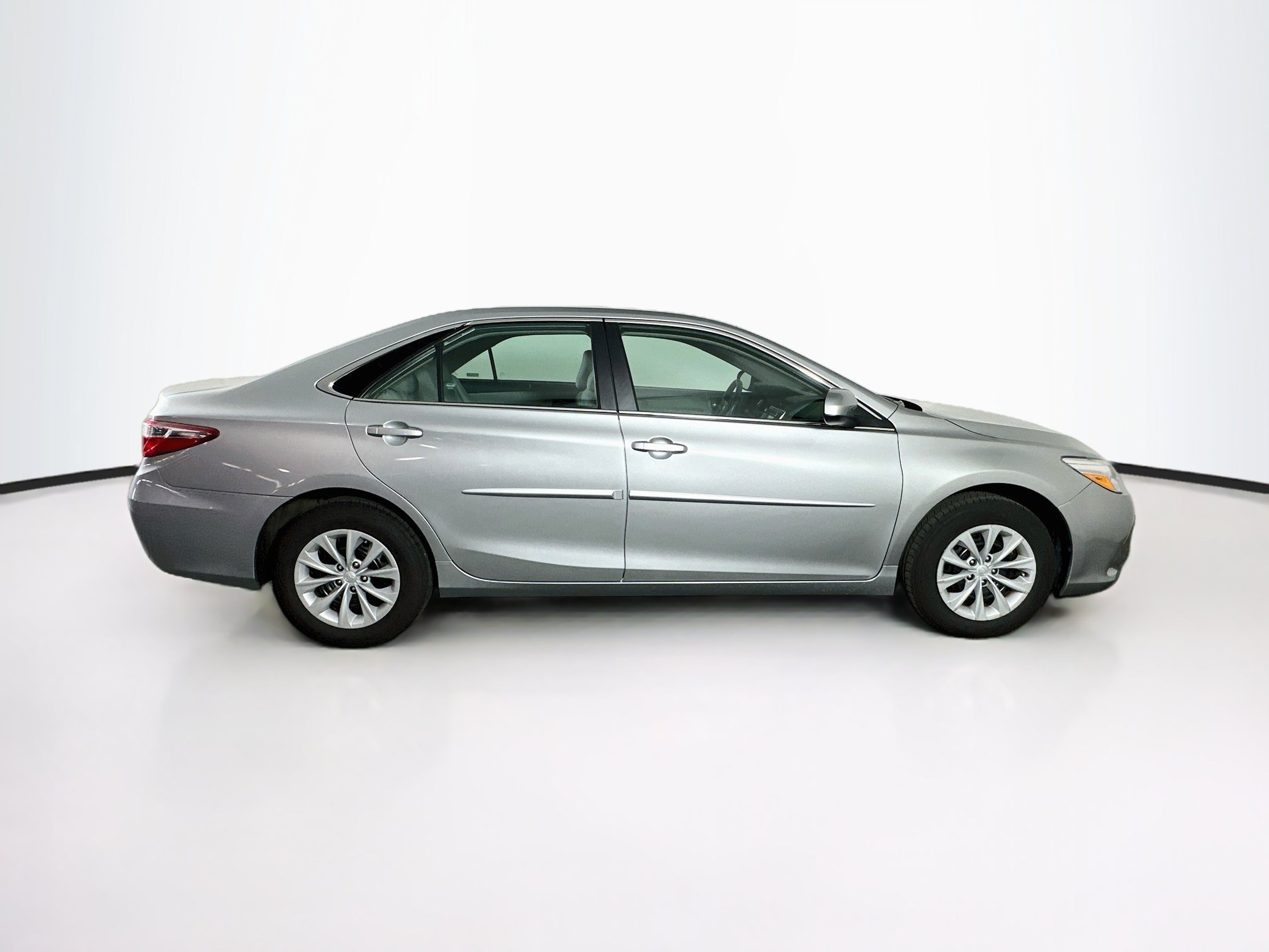 Used 2017 Toyota Camry LE FWD image 10