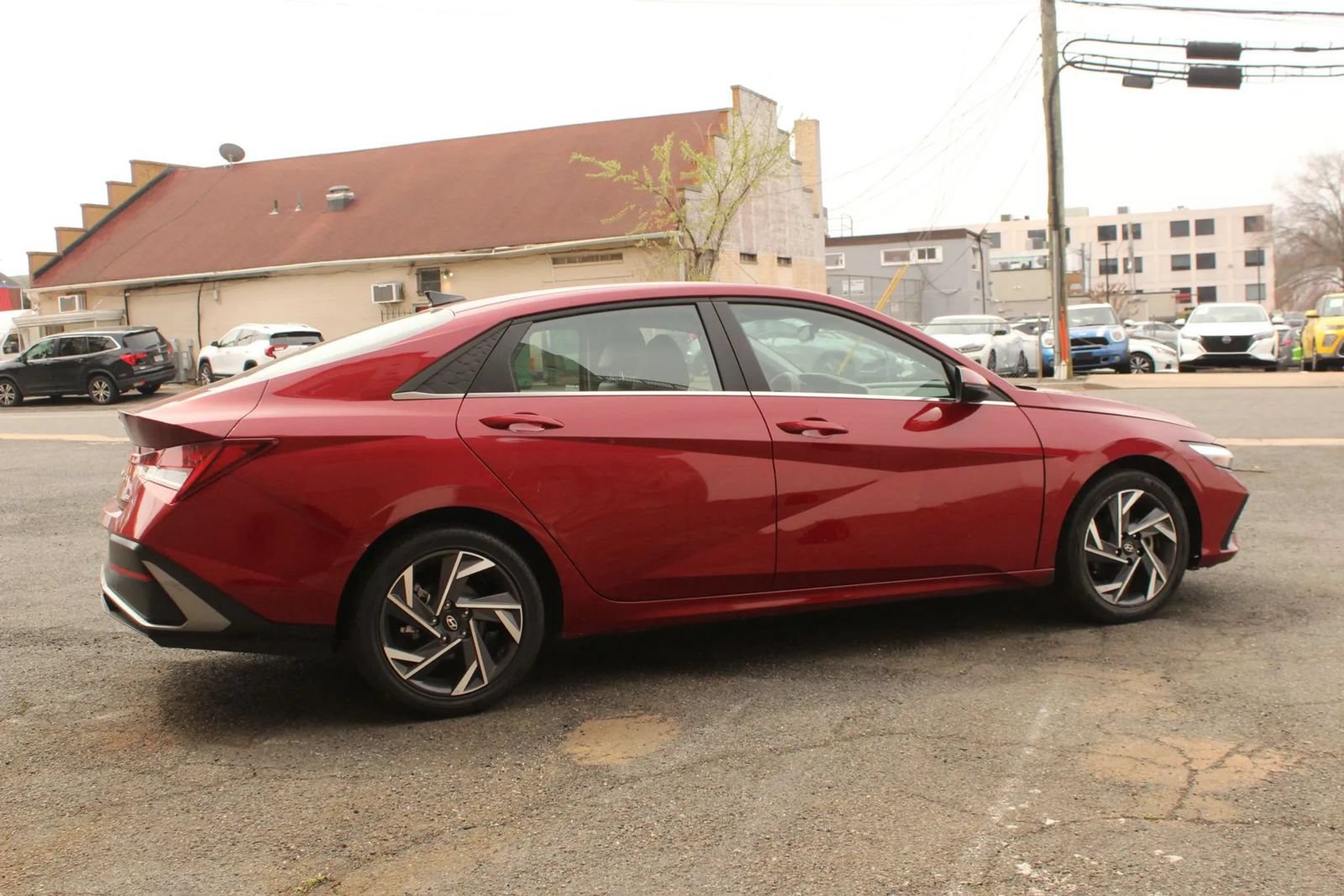 Used 2025 Hyundai Elantra Limited FWD image 7