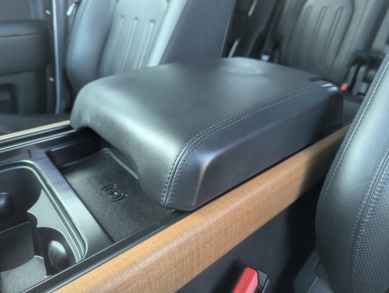 Used 2020 Land Rover Defender 110 X image 28