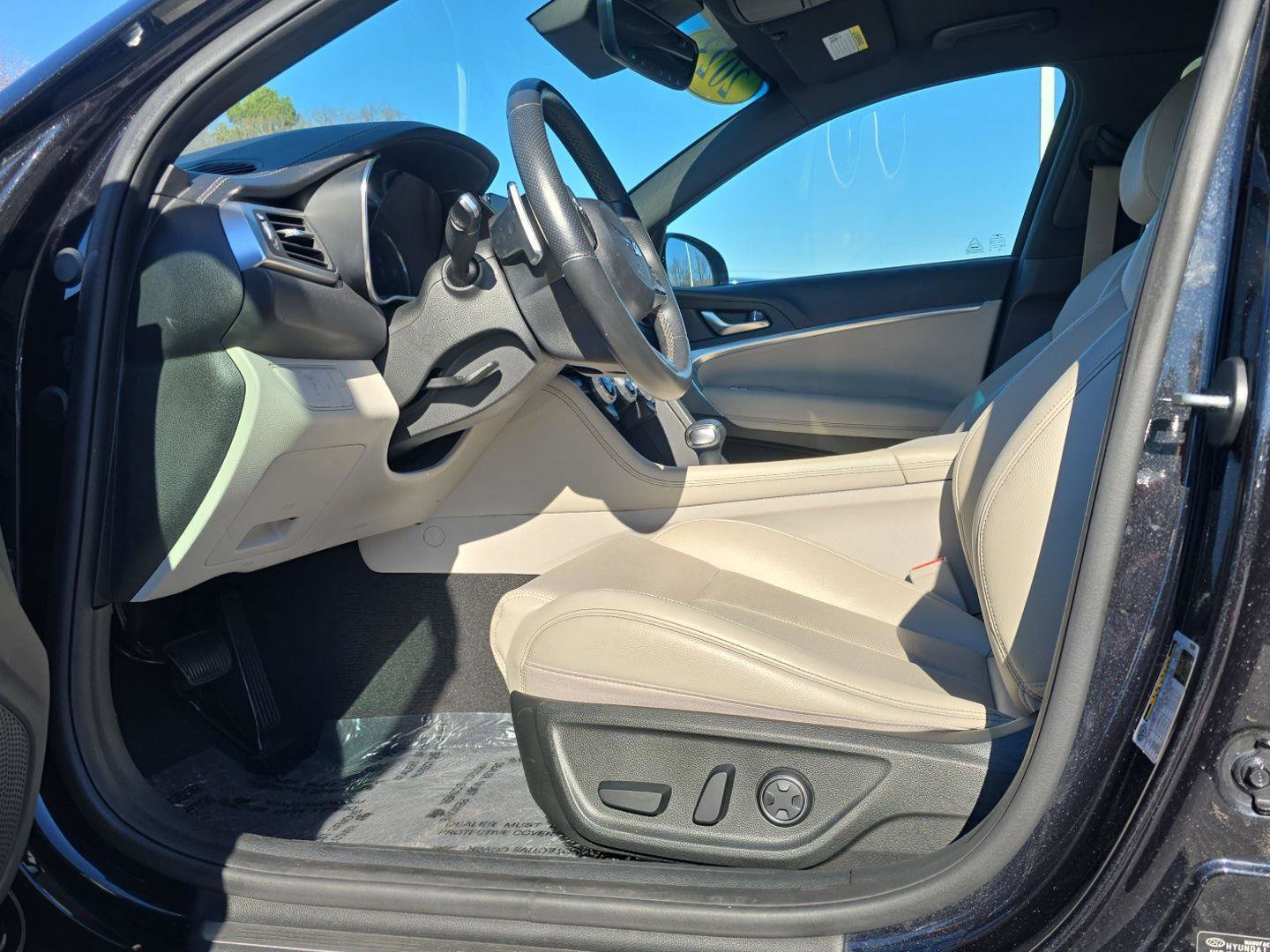 Used 2023 Genesis G70 2.0T image 12