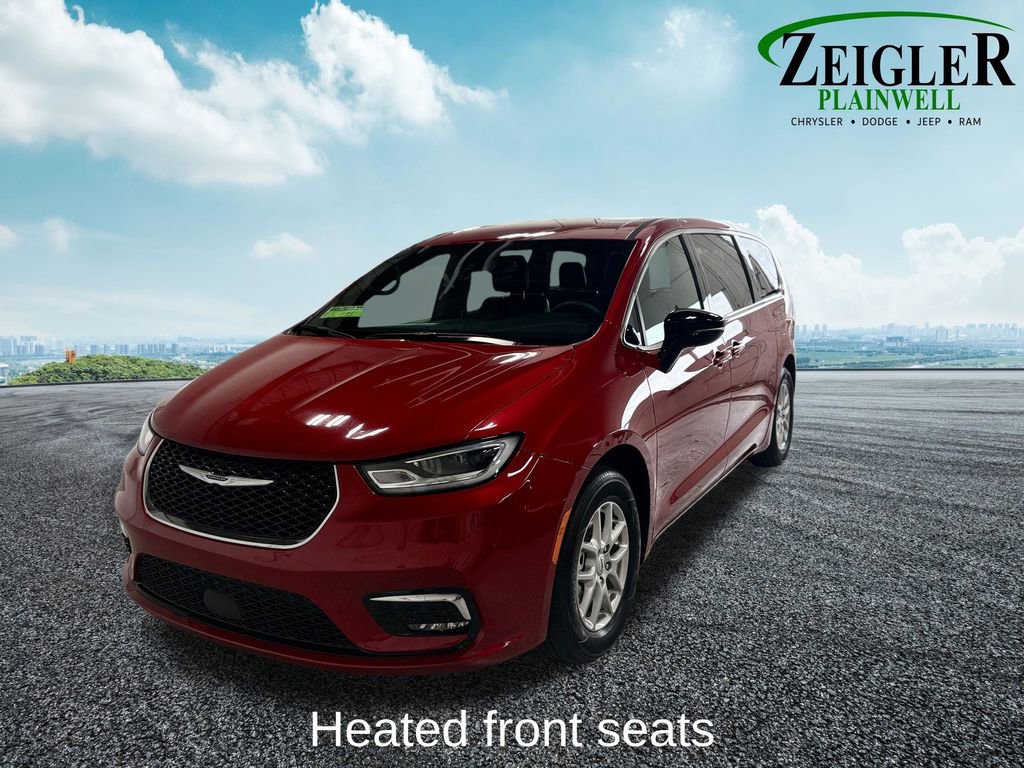 Used 2025 Chrysler Pacifica Select image 20