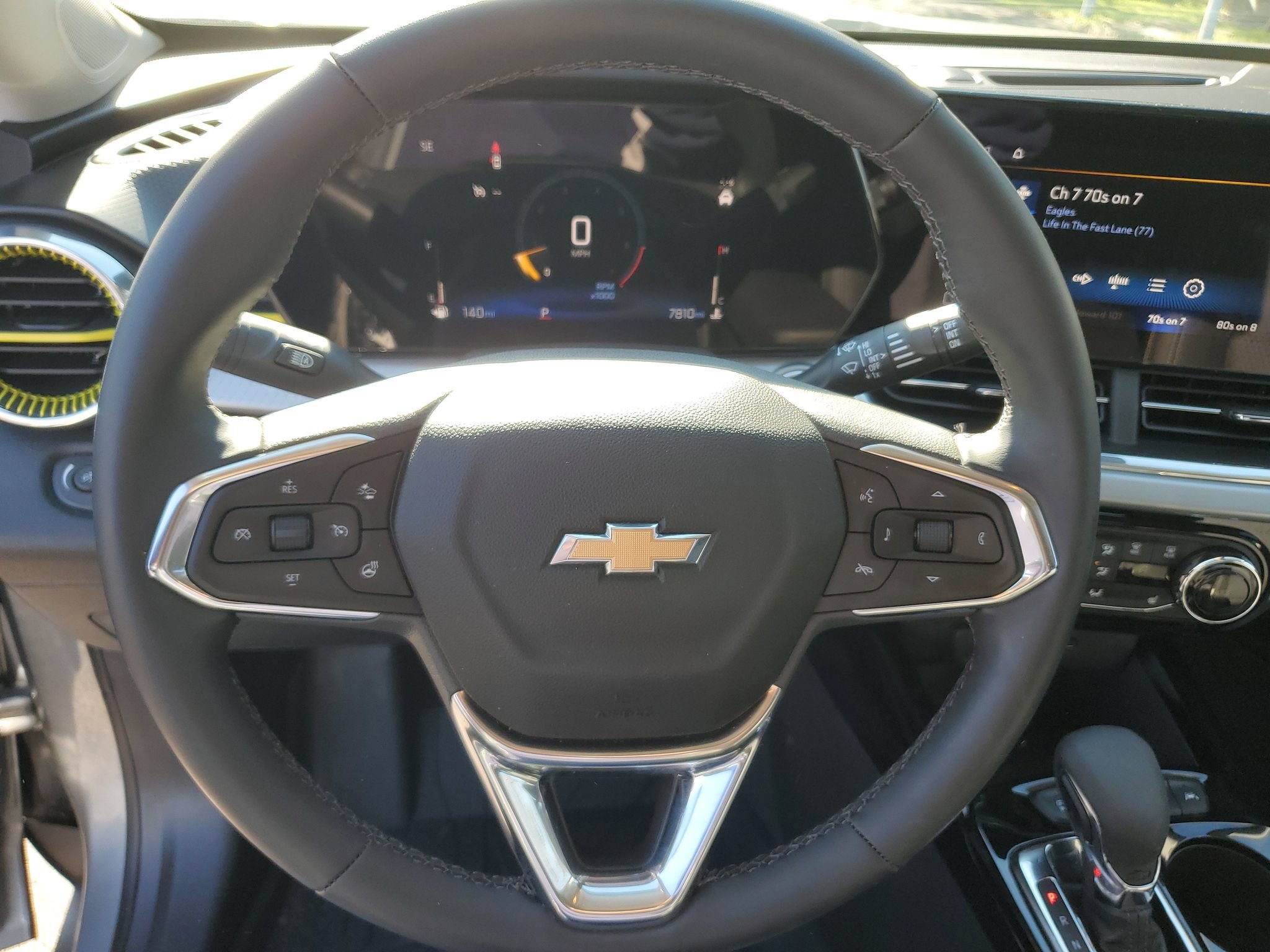 Used 2025 Chevrolet Trax LT FWD image 17