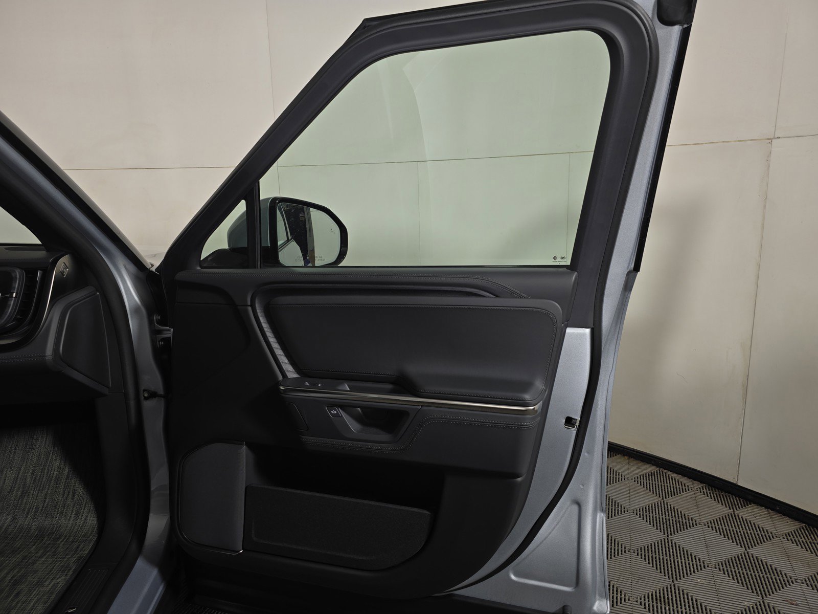 Used 2025 Rivian R1T Adventure image 18