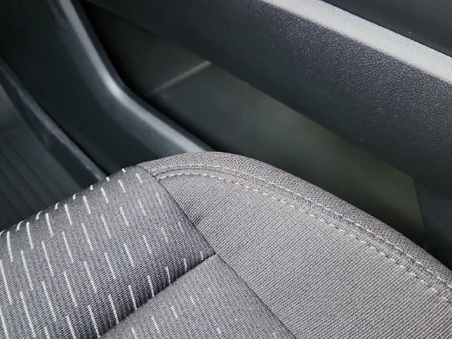 New 2027 Chevrolet Equinox LT w/ LPO, Floor Liner Package FWD image 31