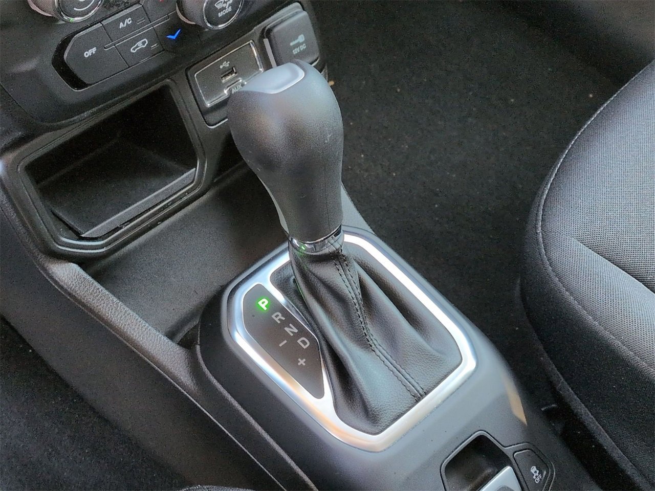 Used 2021 Jeep Renegade Latitude image 14