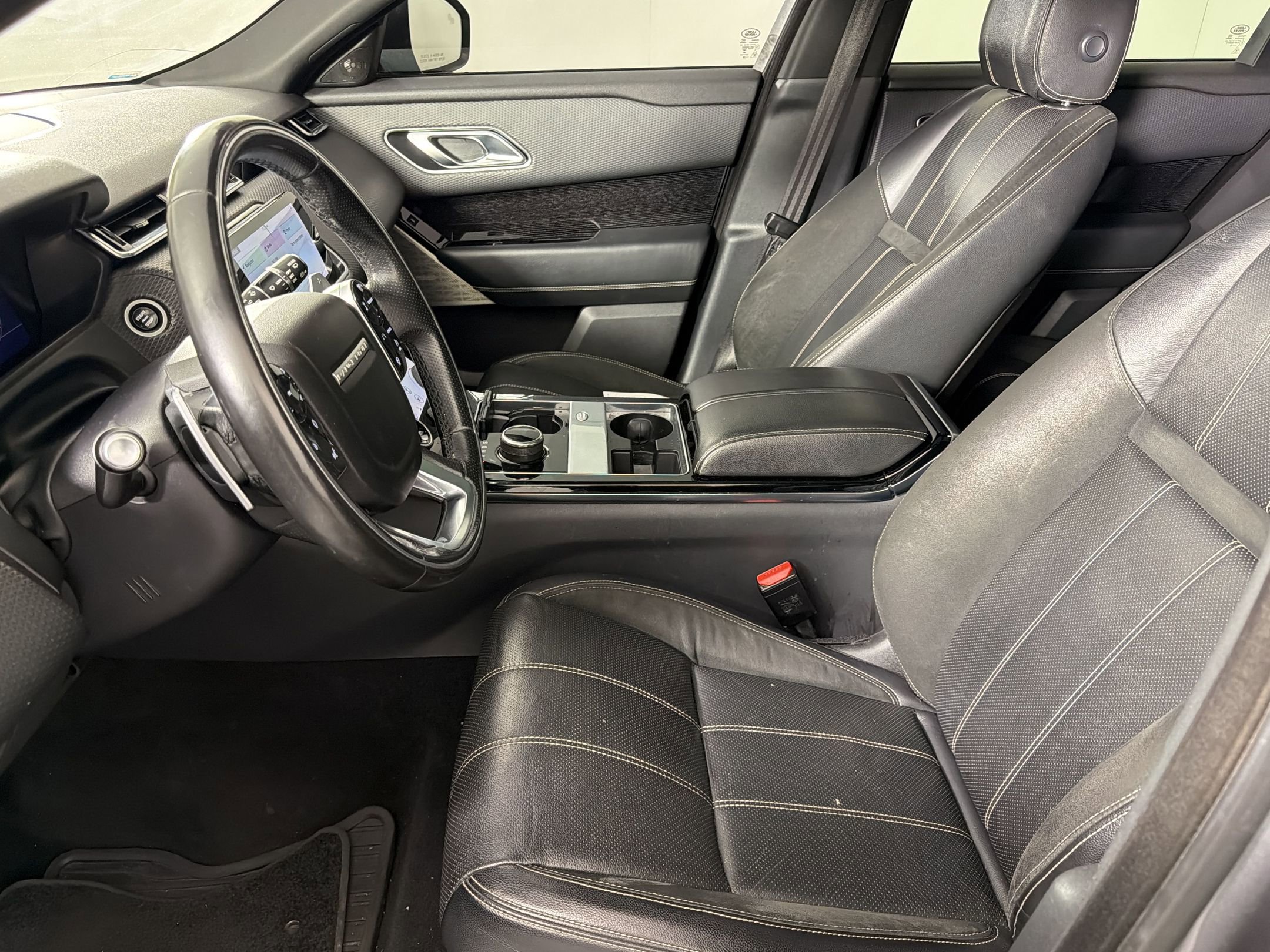 Used 2019 Land Rover Range Rover Velar R-Dynamic SE AWD/4WD image 5