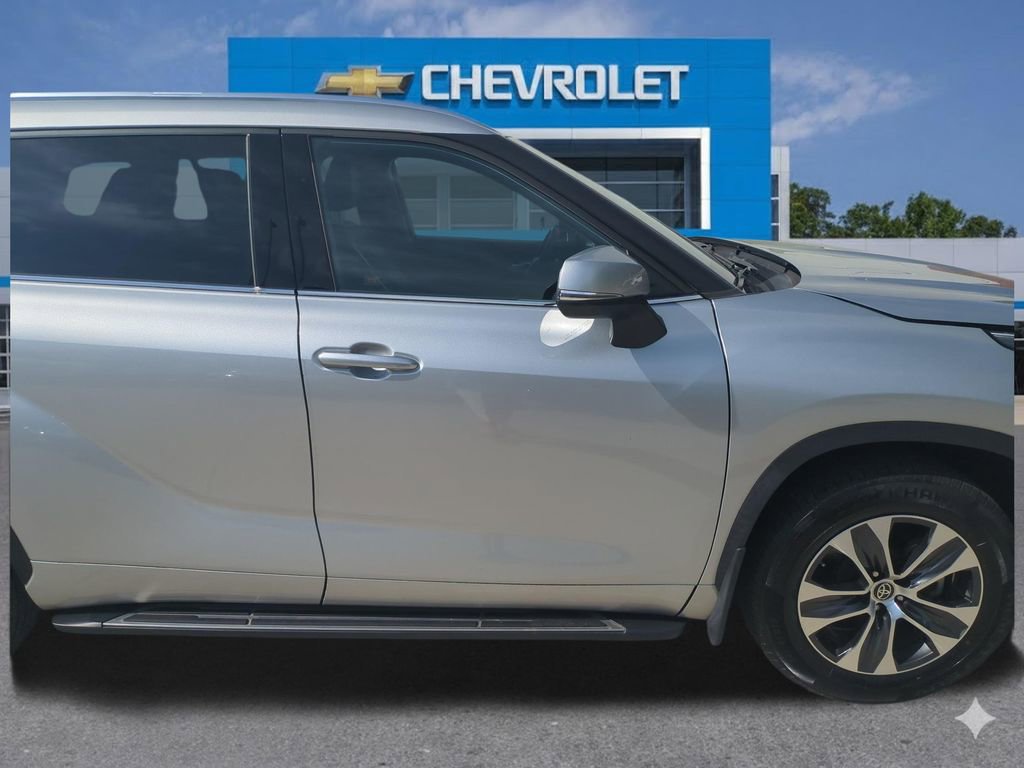 Used 2020 Toyota Highlander XLE image 35