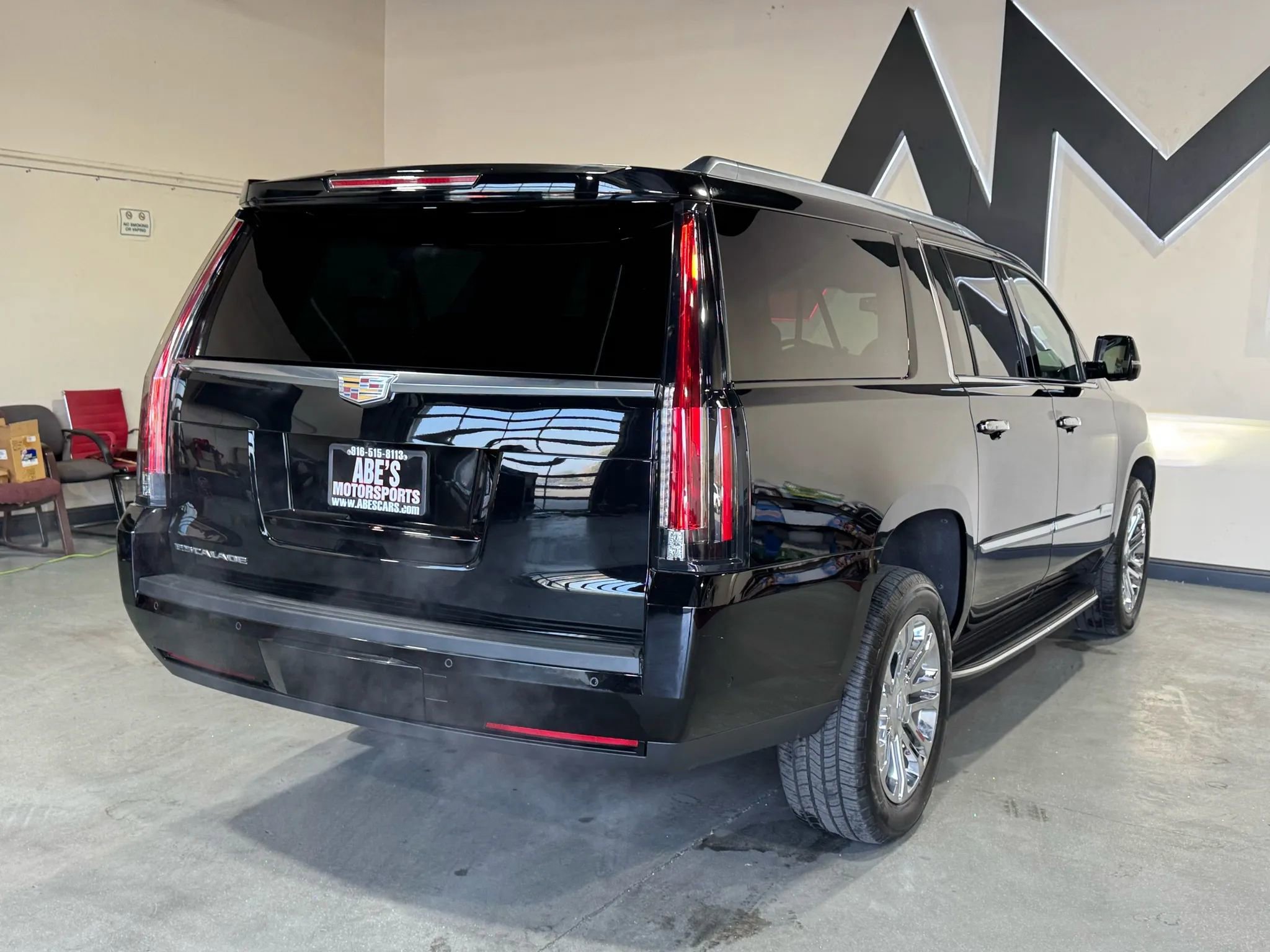 Used 2020 Cadillac Escalade ESV 2WD image 5