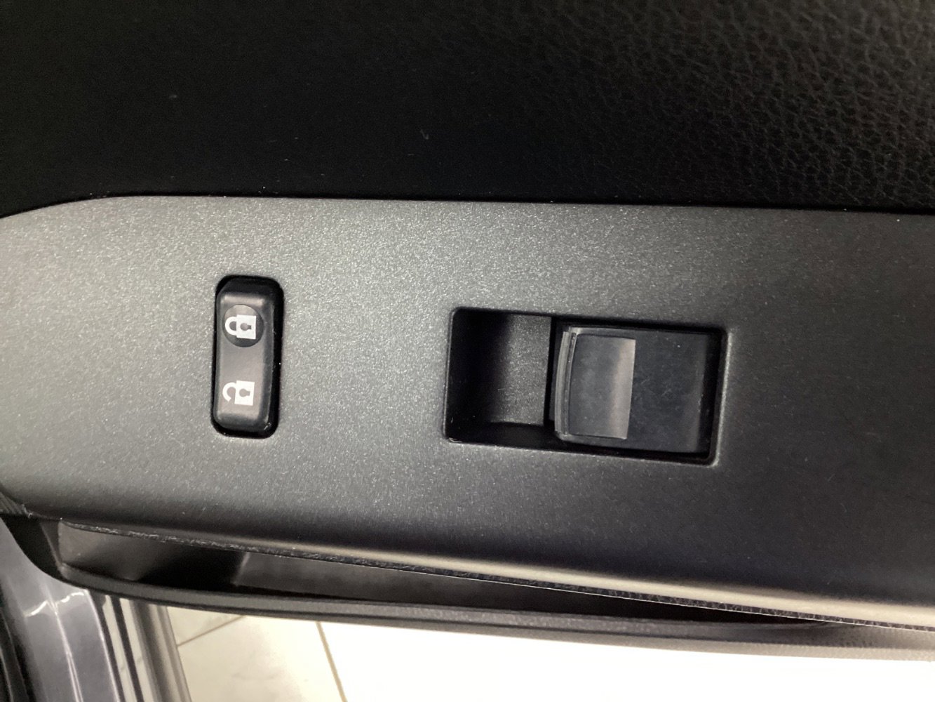 Used 2018 Toyota RAV4 LE image 37