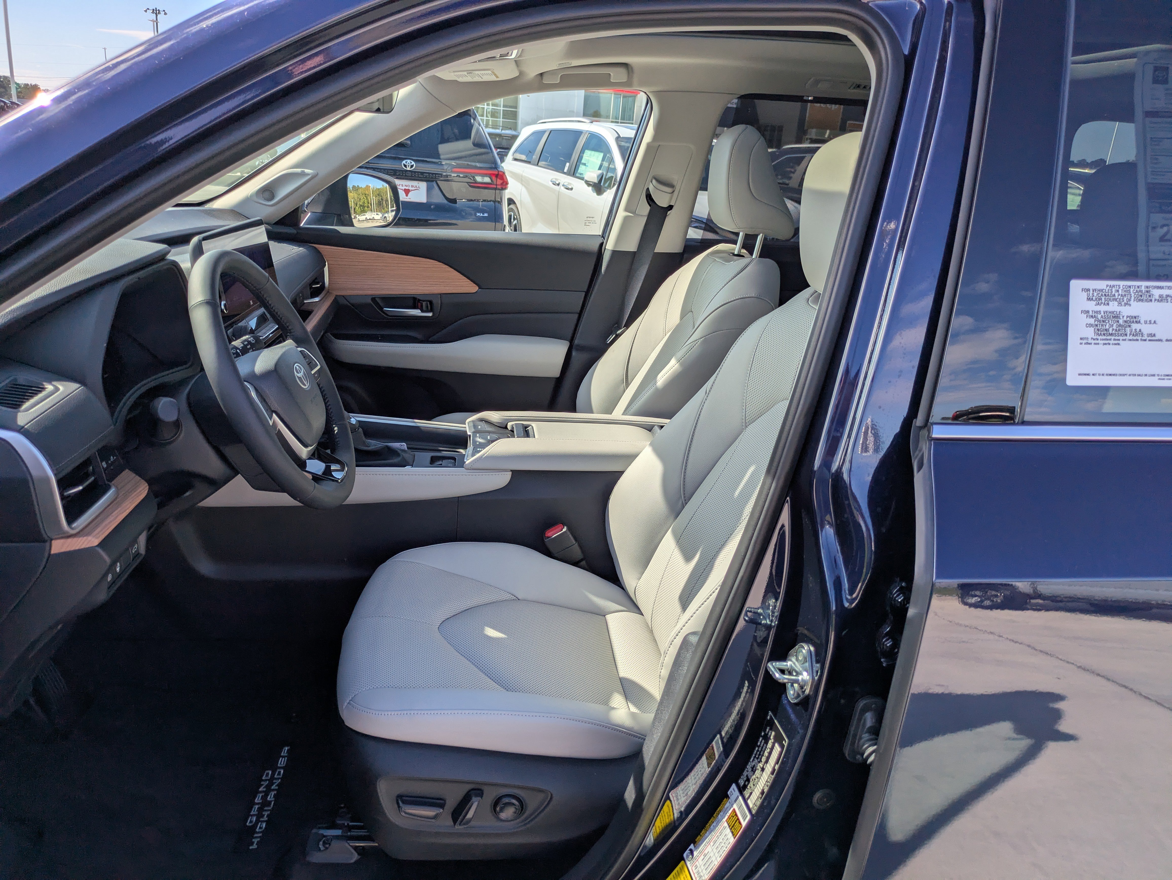 New 2025 Toyota Grand Highlander FWD image 10