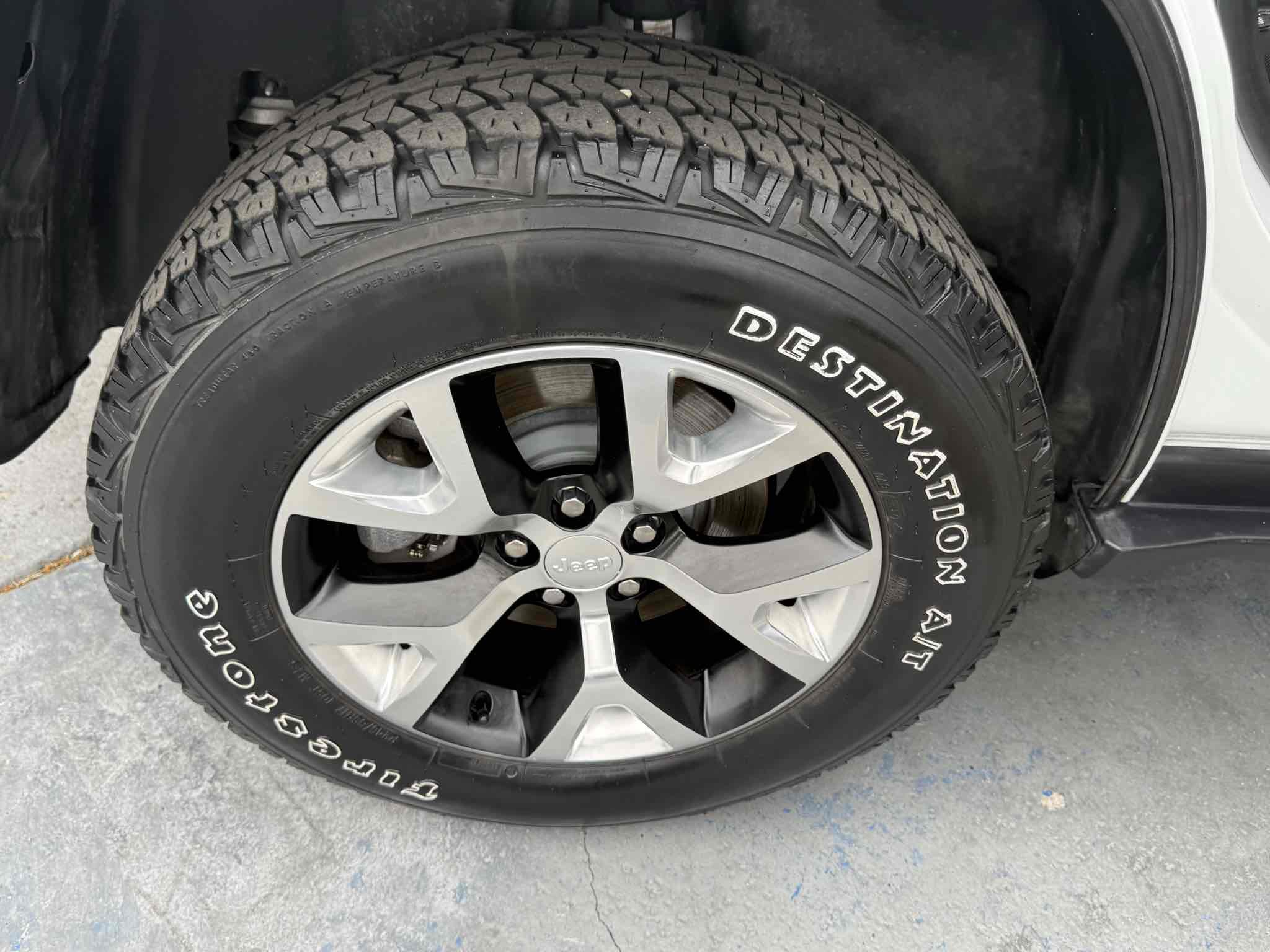 Used 2018 Jeep Cherokee Trailhawk image 36