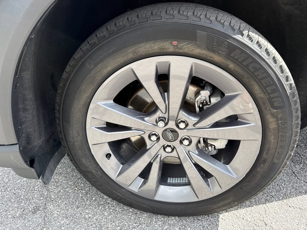 Used 2023 Ford Explorer XLT w/ Equipment Group 202A AWD/4WD image 11