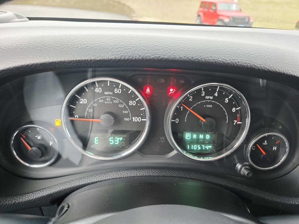 Used 2015 Jeep Wrangler Unlimited Sahara image 24