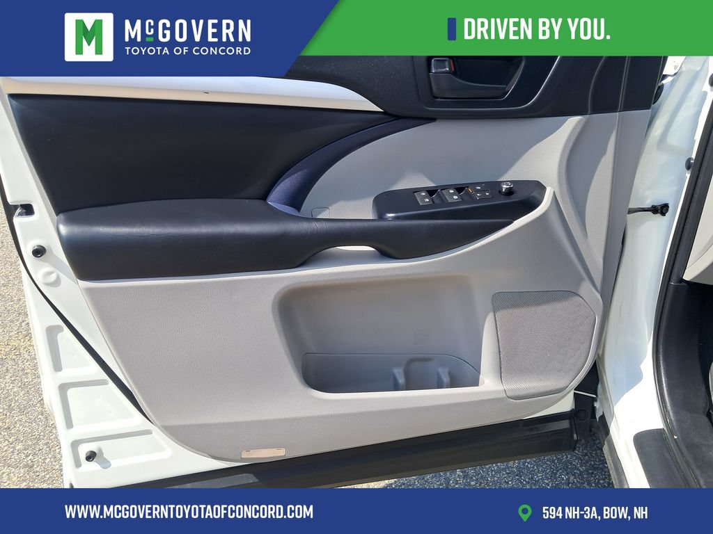 Used 2019 Toyota Highlander Plus AWD/4WD image 11