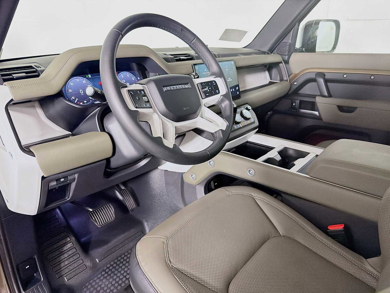 Used 2025 Land Rover Defender 110 S image 9