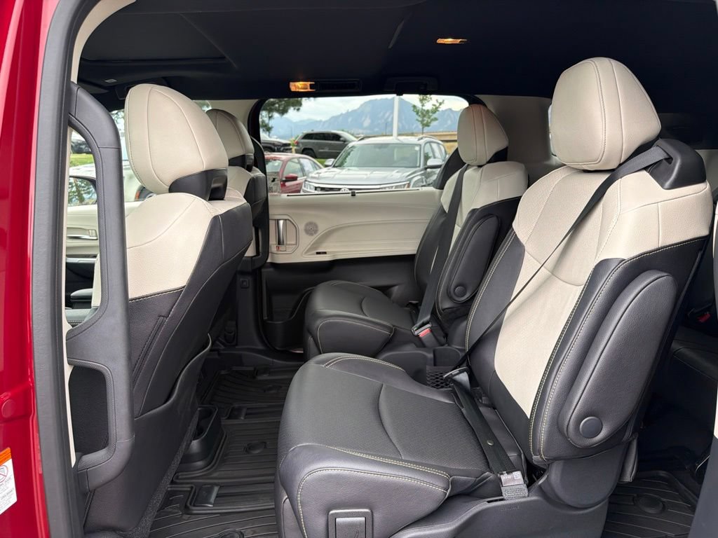 Used 2026 Toyota Sienna Limited FWD image 17