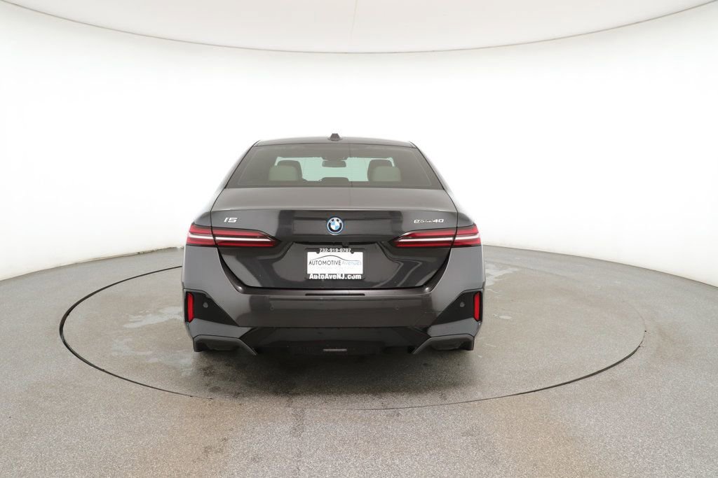 Used 2024 BMW i5 eDrive40i w/ M Sport Package image 4