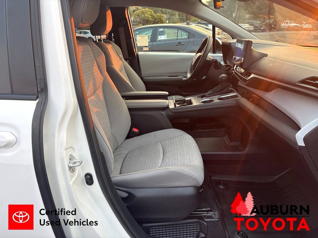 Certified 2025 Toyota Sienna LE AWD/4WD image 29