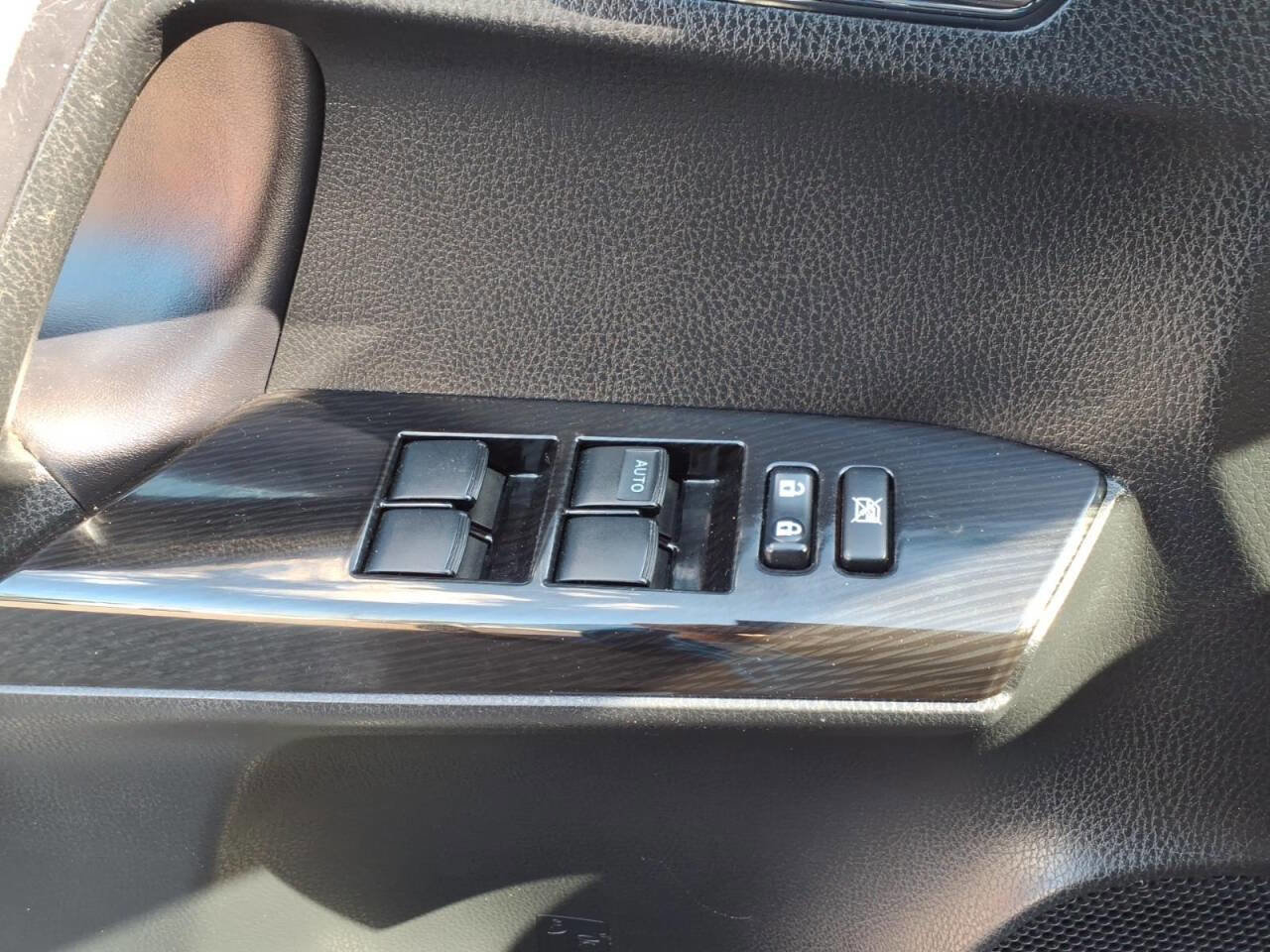 Used 2018 Toyota RAV4 SE w/ Power Extra Value Package AWD/4WD image 29