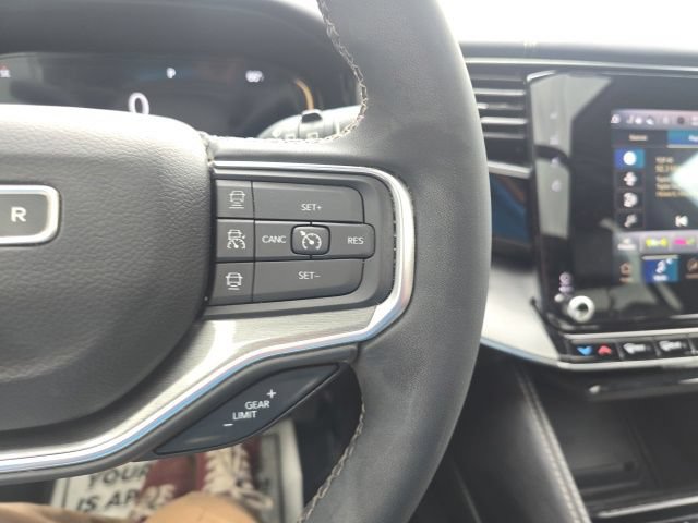 Used 2022 Jeep Wagoneer Series I AWD/4WD image 15