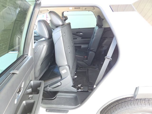 Used 2023 Nissan Pathfinder SL image 48