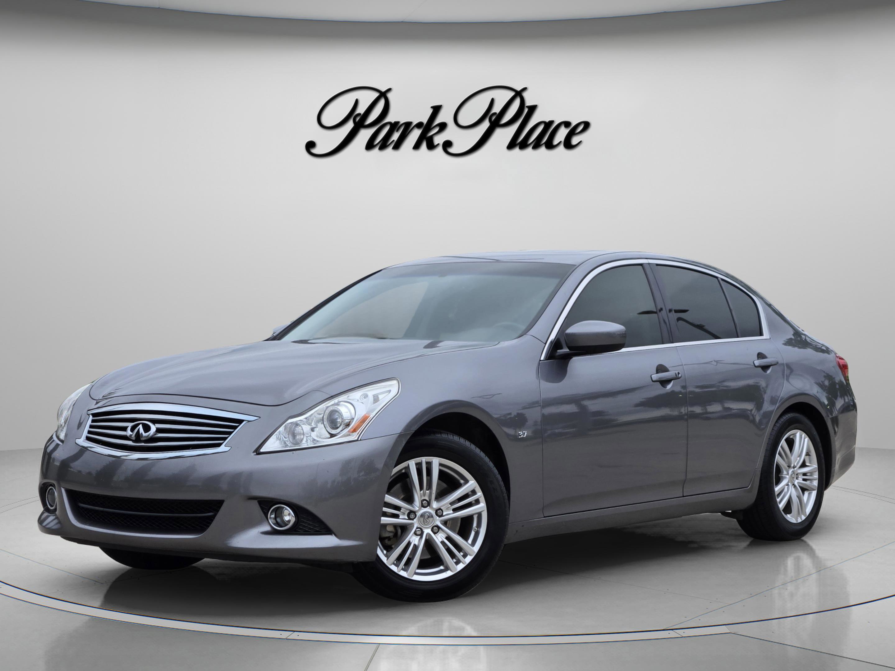 Used 2015 INFINITI Q40 w/ Navigation Package RWD image 1