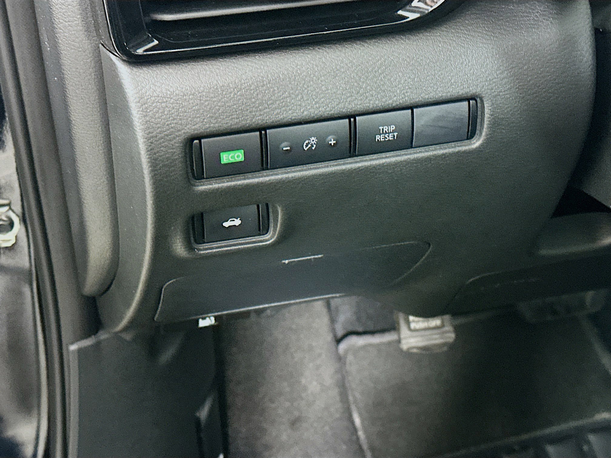 Used 2025 Nissan Sentra SV FWD image 16