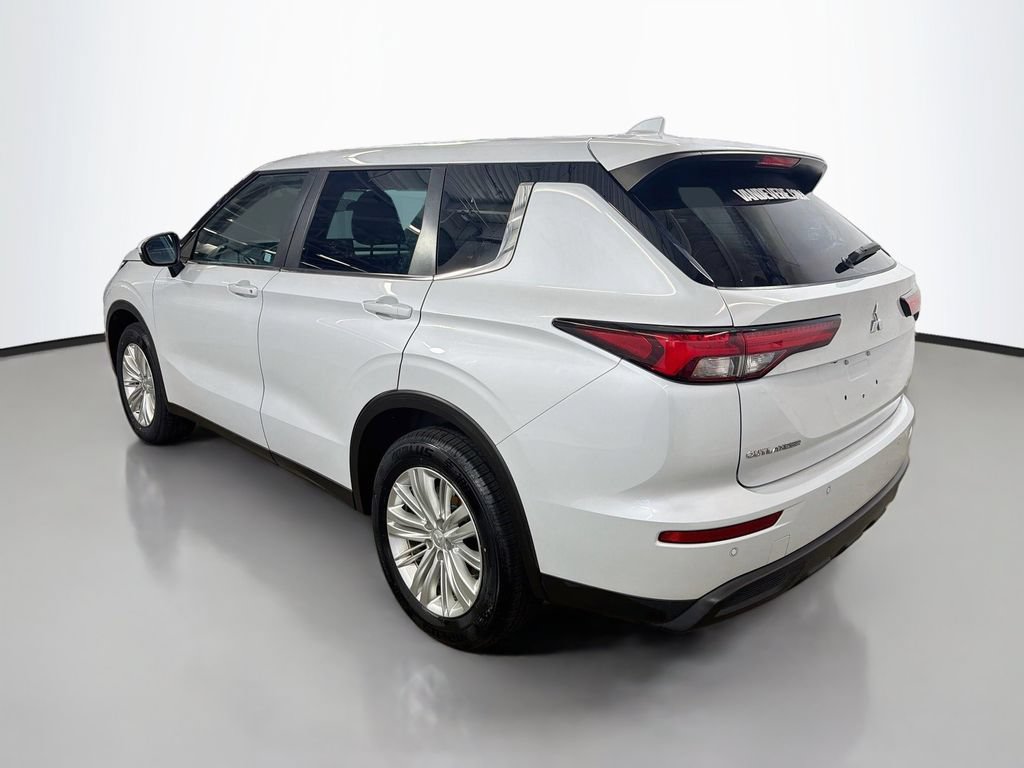Used 2023 Mitsubishi Outlander ES AWD/4WD image 7