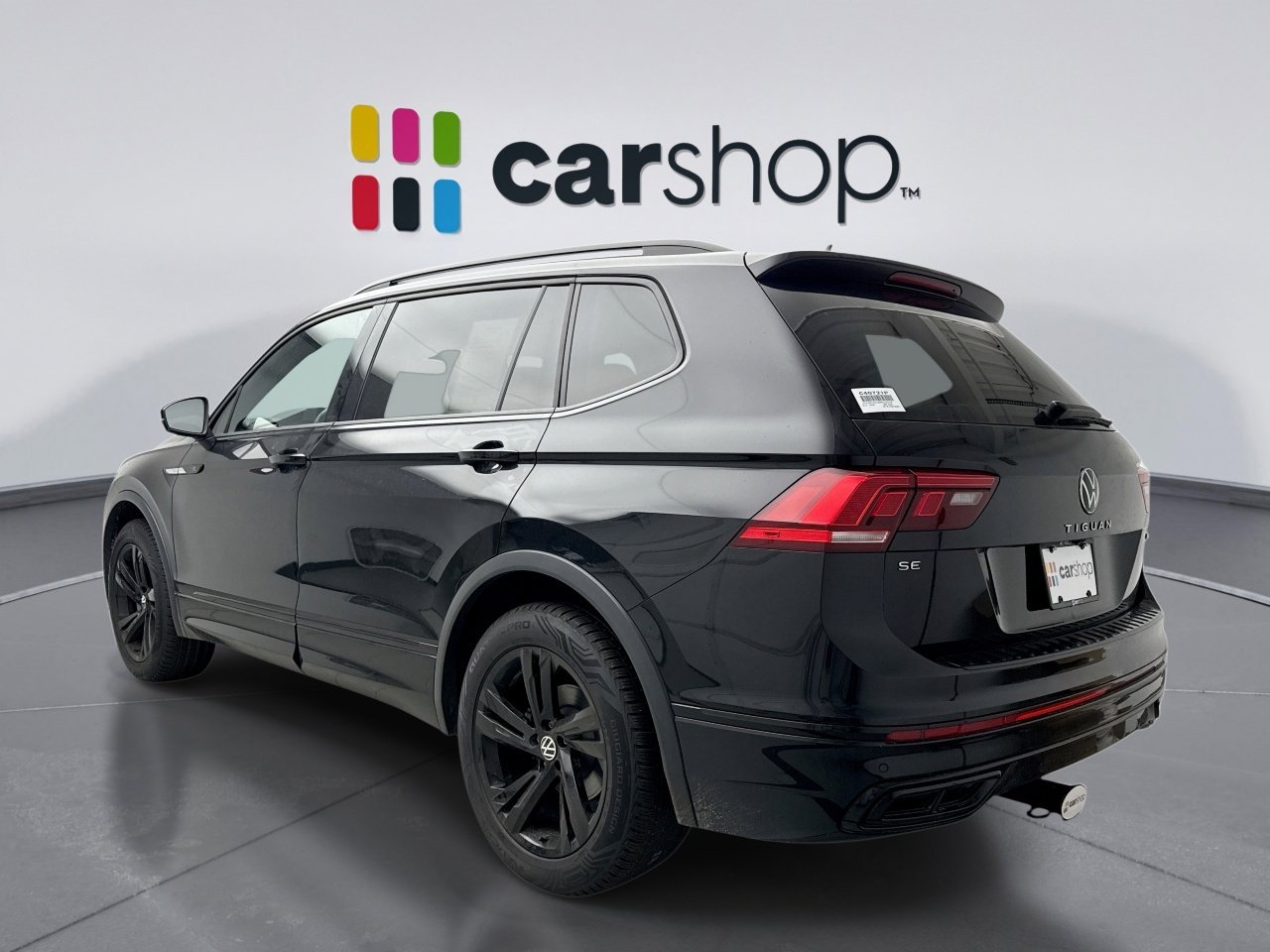 Used 2024 Volkswagen Tiguan SE R-Line image 3