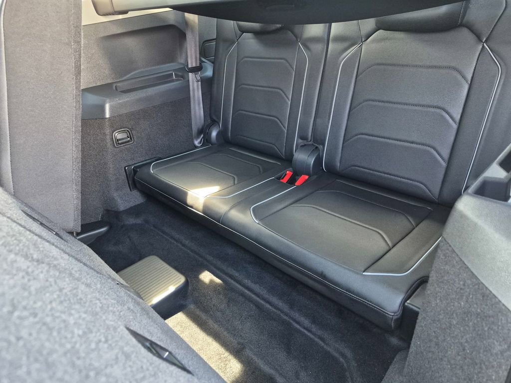 Used 2019 Volkswagen Tiguan SEL Premium w/ 3rd Row Seat Package image 32