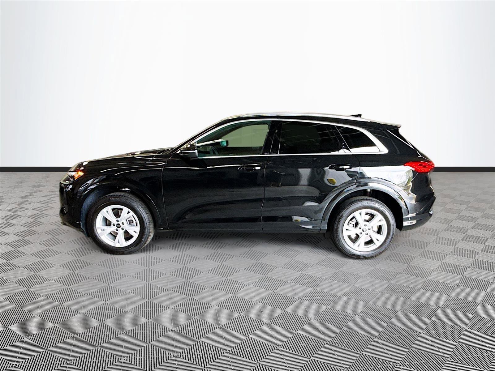 Certified 2025 Audi Q5 Premium w/ Convenience Package AWD/4WD image 4