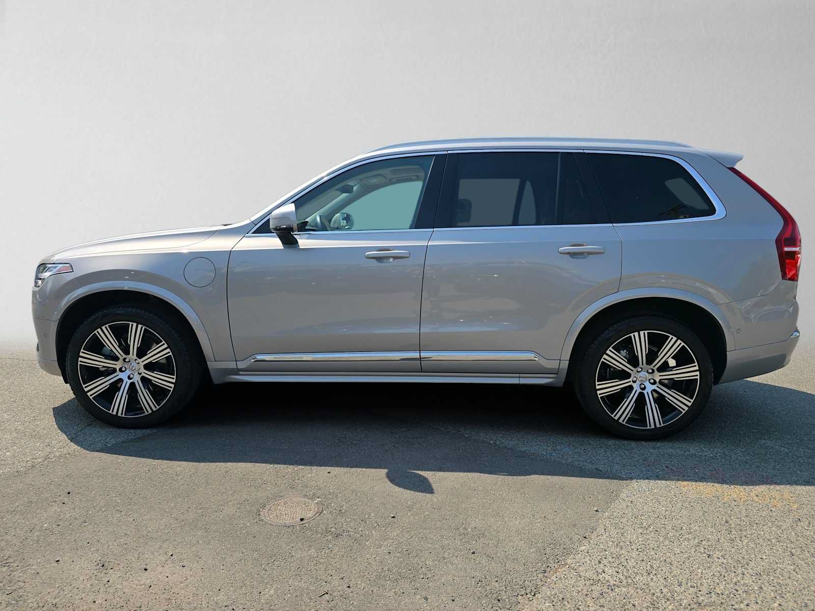 Certified 2023 Volvo XC90 T8 Plus AWD/4WD image 7