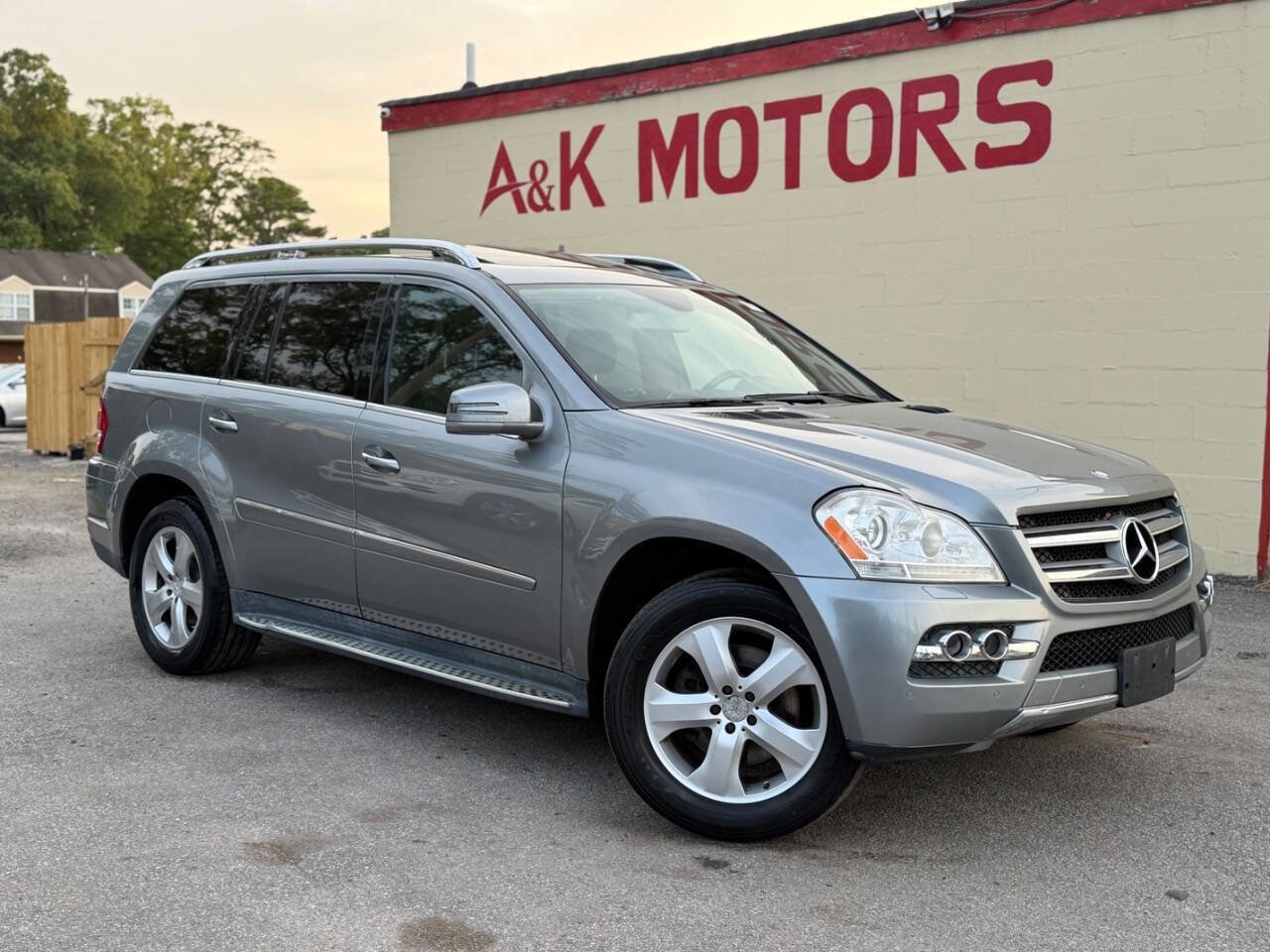 Used 2011 Mercedes-Benz GL 450 4MATIC image 1