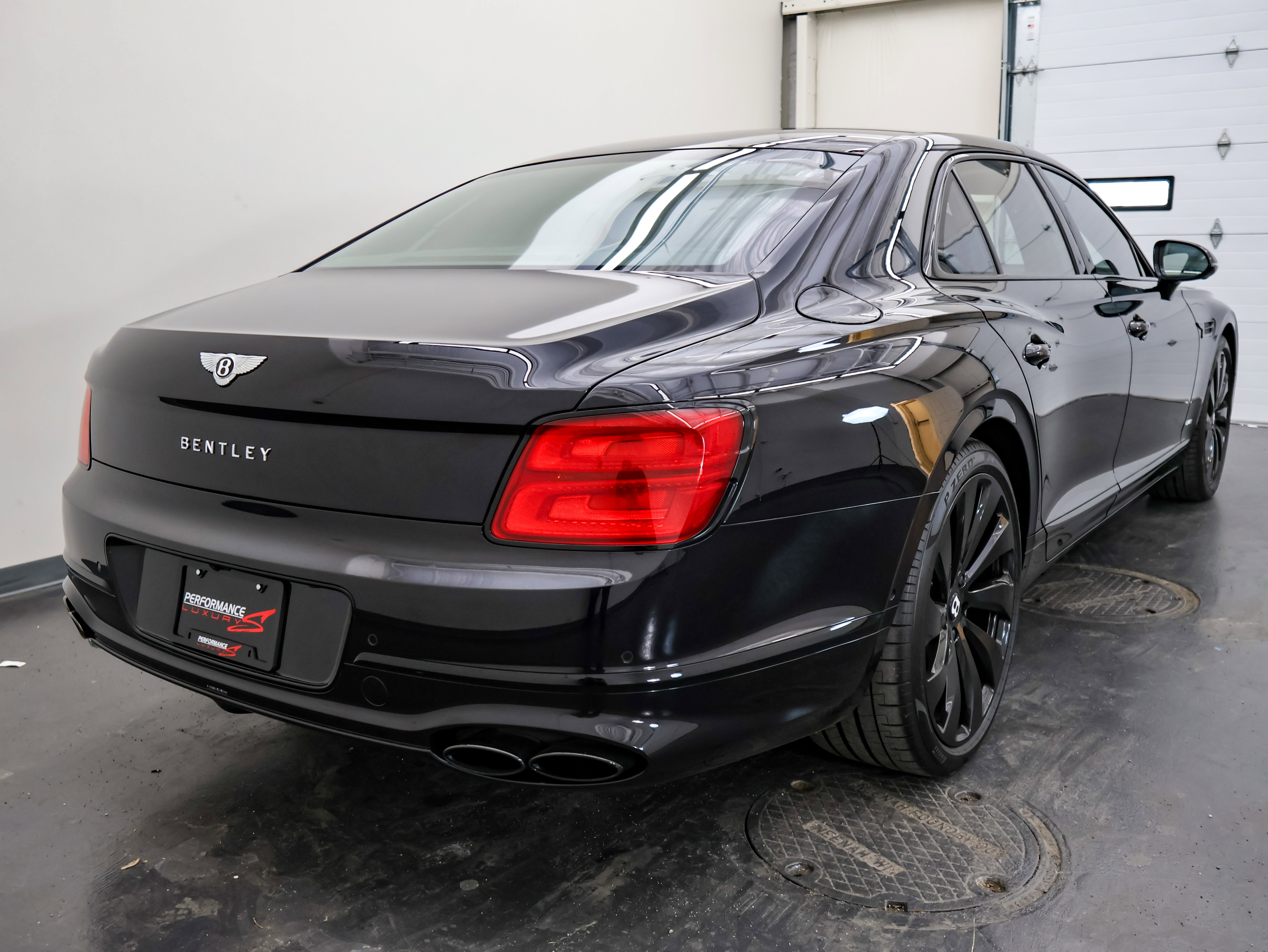 Used 2022 Bentley Flying Spur V8 image 3