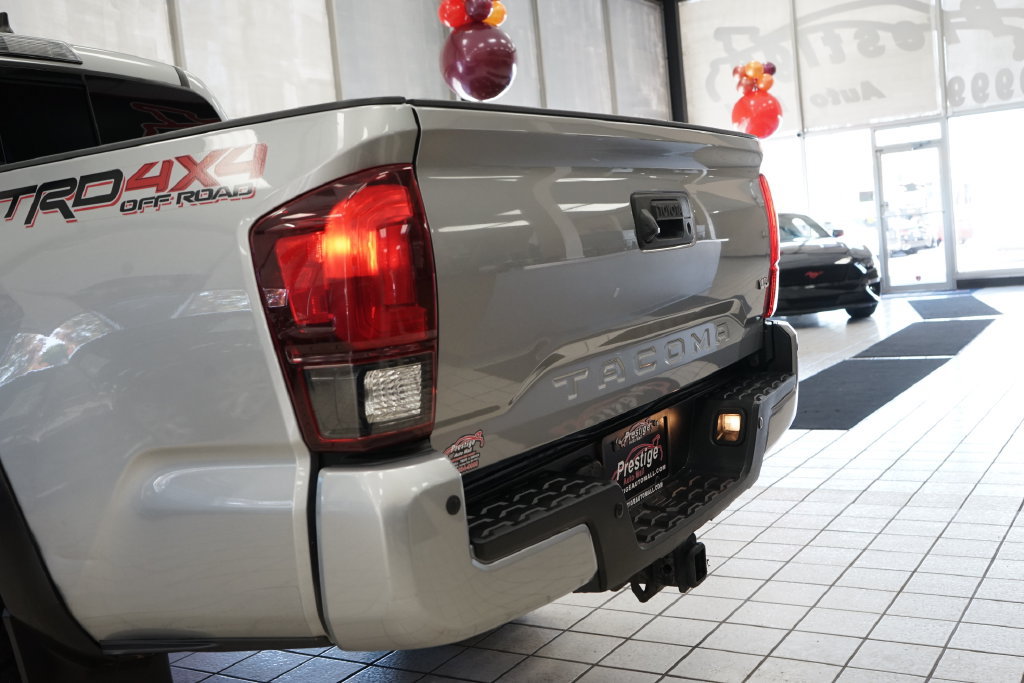 Used 2018 Toyota Tacoma TRD Off-Road w/ Technology Package AWD/4WD image 14