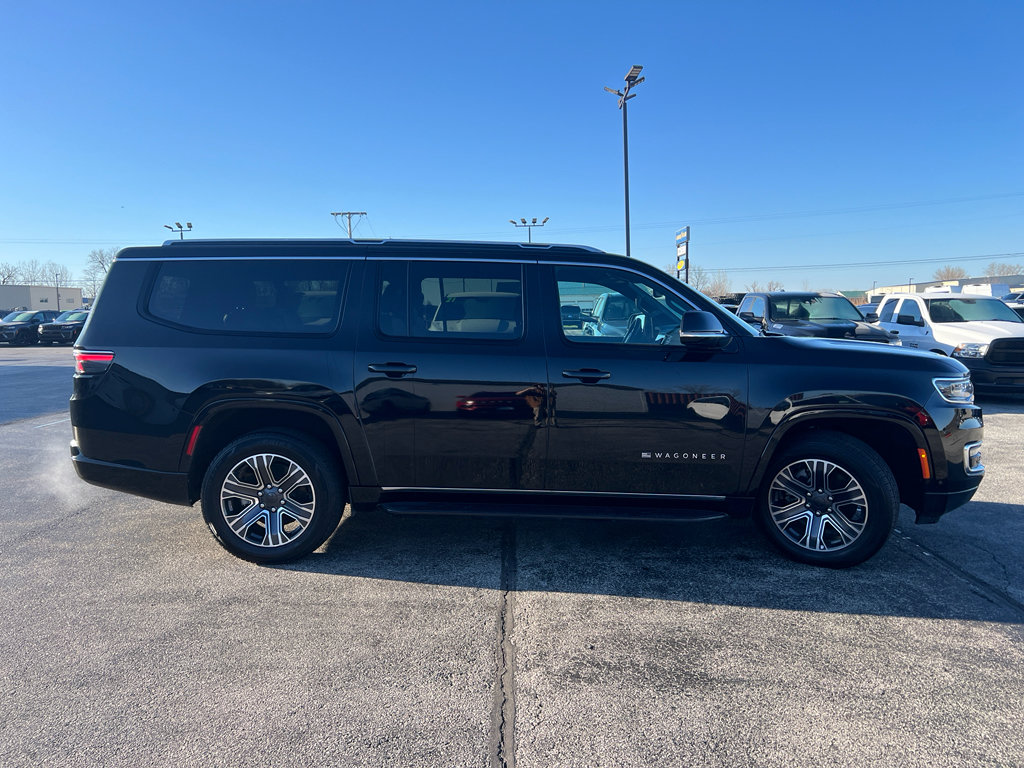 Used 2024 Jeep Wagoneer L Series II w/ Flexible Seating Group image 5