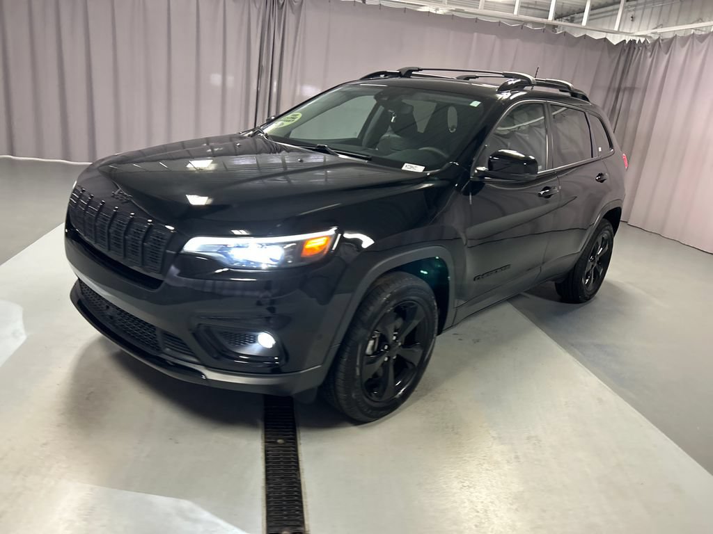Used 2023 Jeep Cherokee Altitude Lux w/ Mopar Interior Package AWD/4WD image 3